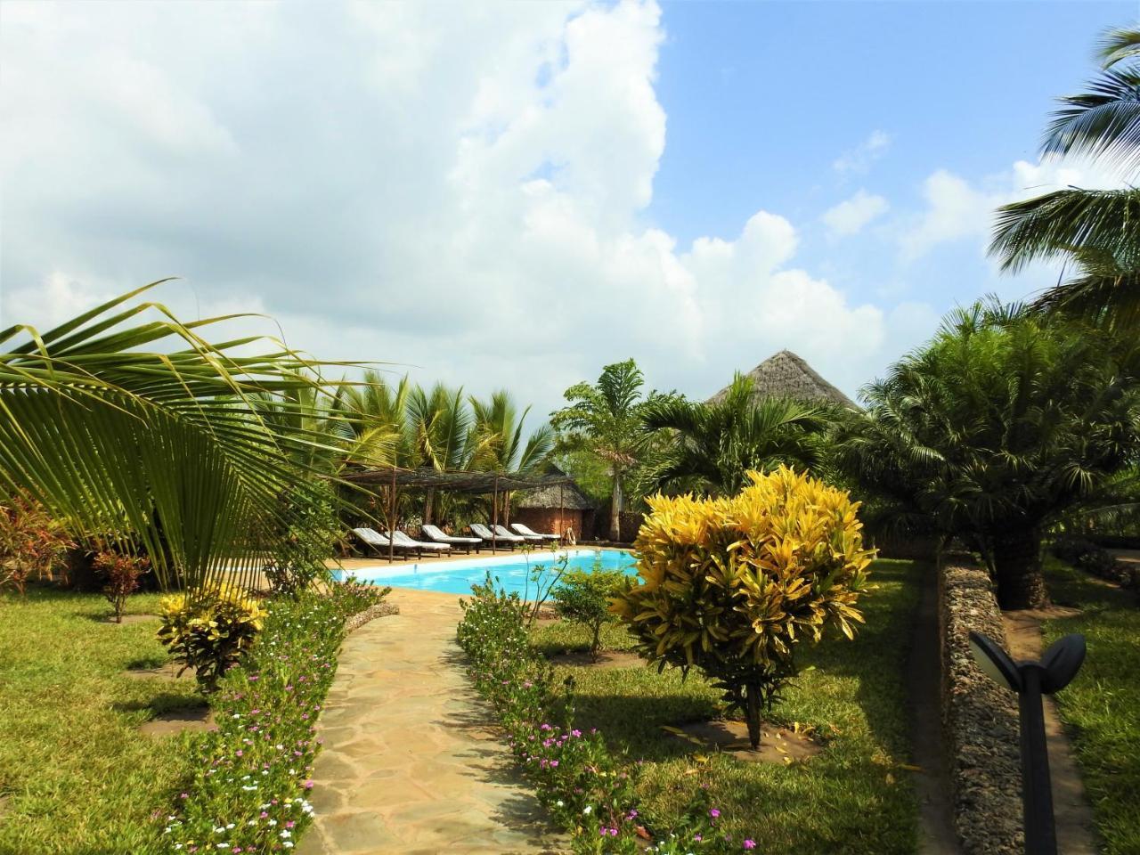 Sheba Cottages - Praia de Diani Exterior foto