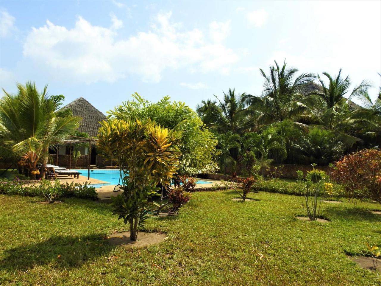 Sheba Cottages - Praia de Diani Exterior foto